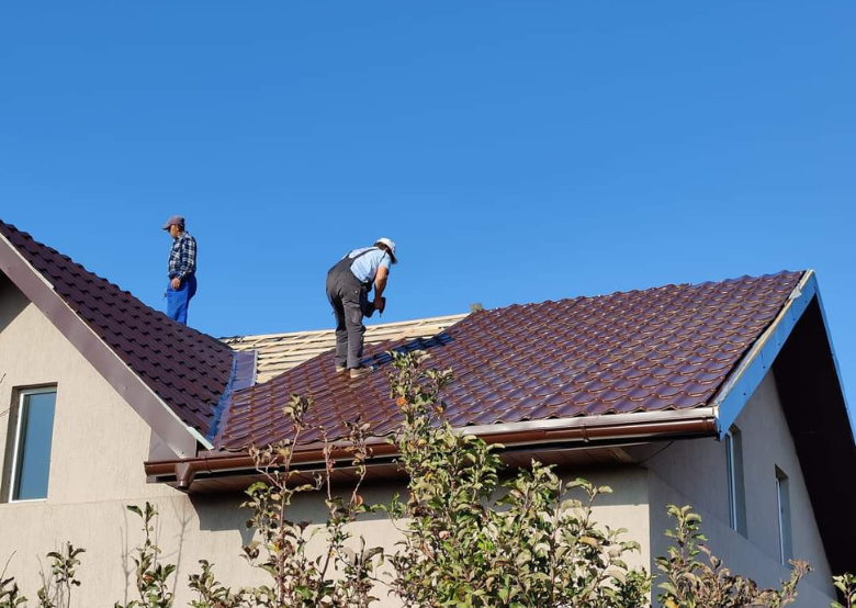 Reparatii acoperisuri rapide, firma autorizata.