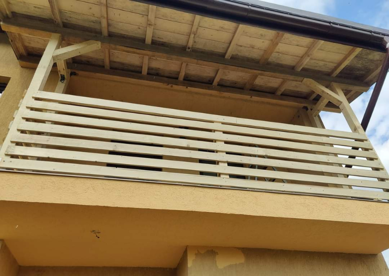 Reparatii acoperisuri rapide, firma autorizata.